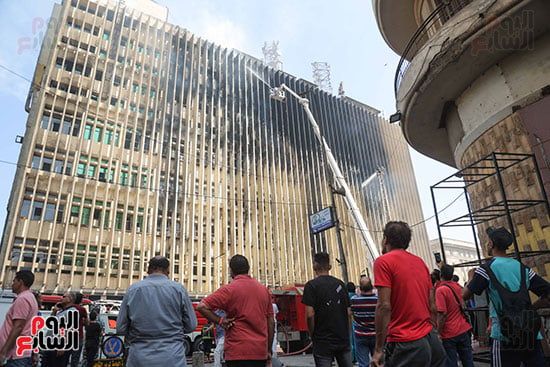 النيابة العامة تباشر التحقيق فى أسباب حريق سنترال رمسيس.. صور
