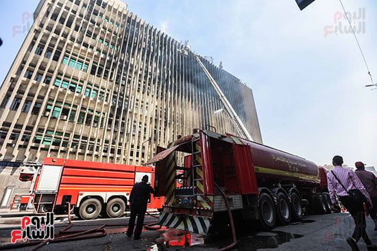 النيابة العامة تباشر التحقيق فى أسباب حريق سنترال رمسيس.. صور