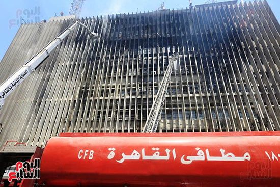 محافظ القاهرة يتفقد موقع حريق سنترال رمسيس
