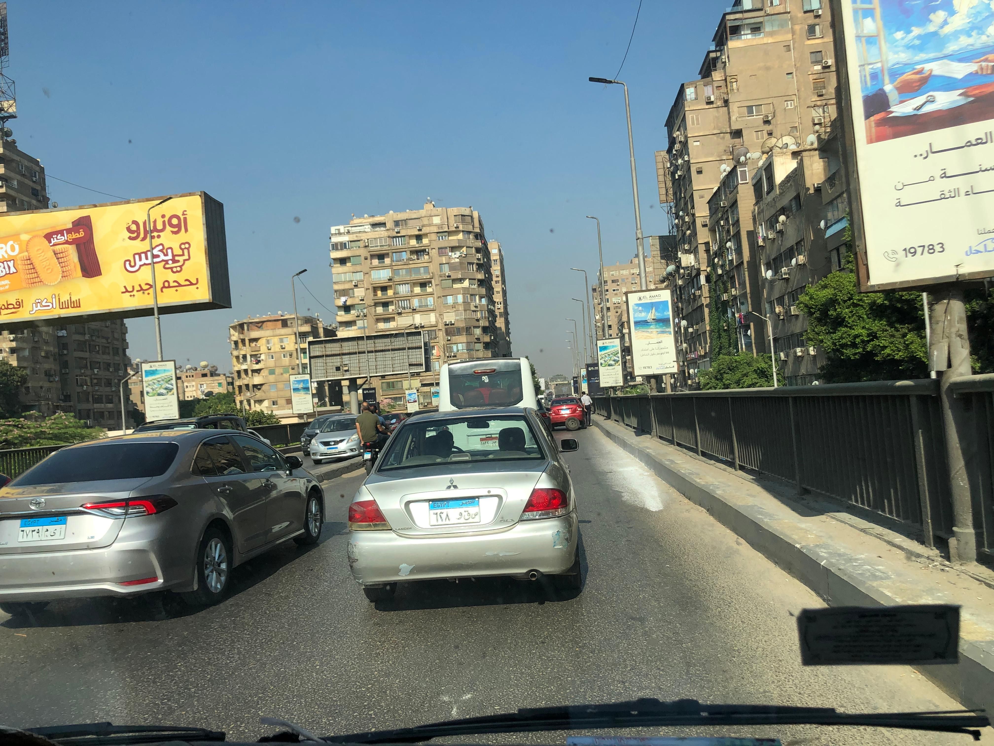 كثافات مرورية أعلى كوبرى أكتوبر بسبب عمليات تبريد حريق سنترال رمسيس.. صور