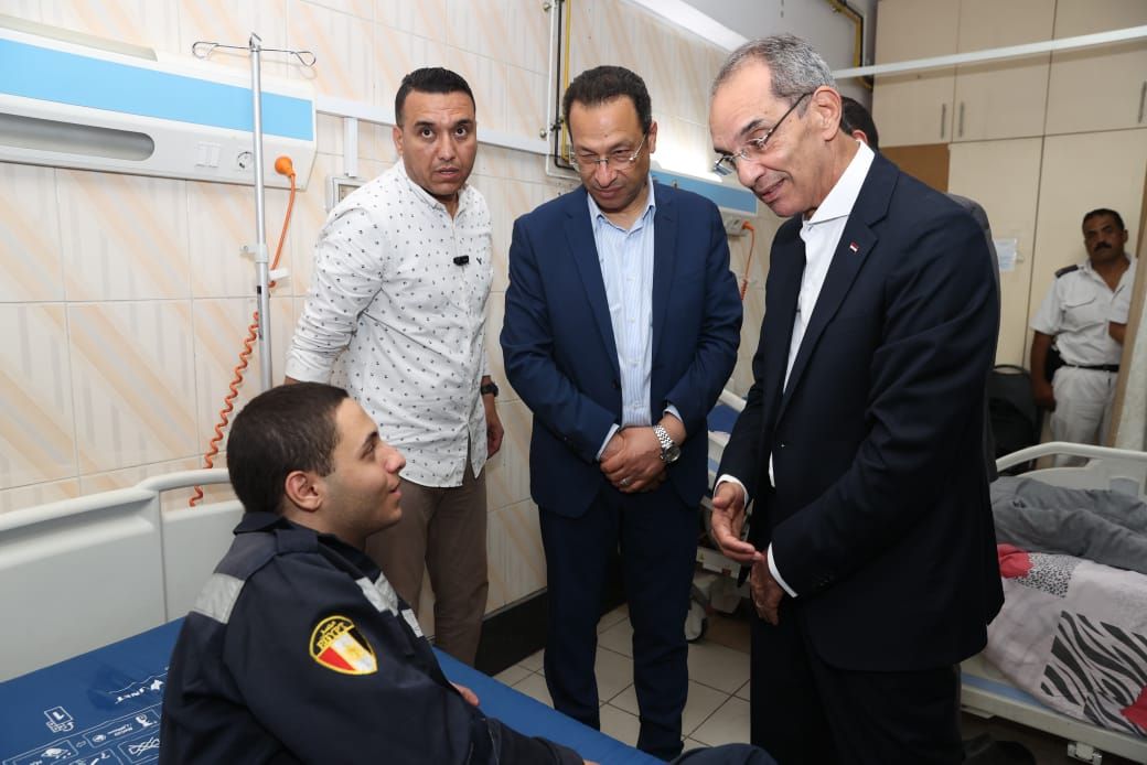 وزير الاتصالات: عودة الخدمات بشكل تدريجى خلال 24 ساعة