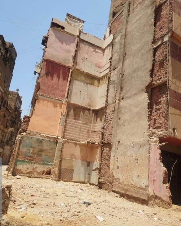 محافظ الجيزة: إزالة عقار آيل للسقوط بحارة سوق الأحد فى حى جنوب.. صور