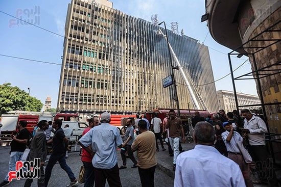 النيابة العامة تباشر التحقيق فى أسباب حريق سنترال رمسيس.. صور