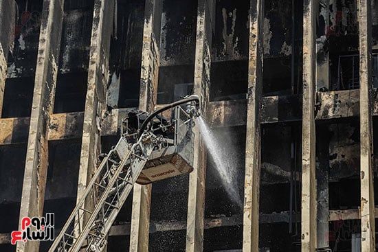 النيابة العامة تباشر التحقيق فى أسباب حريق سنترال رمسيس.. صور