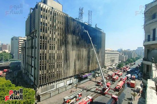 محافظ القاهرة يتفقد موقع حريق سنترال رمسيس