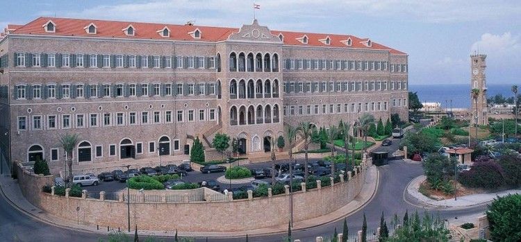 المكتب الإعلامي بالسراي نفى التعرض لصحافية خلال زيارة برّاك: تم ابلاغها أن التصوير ممنوع داخل قاعة الاجتماع