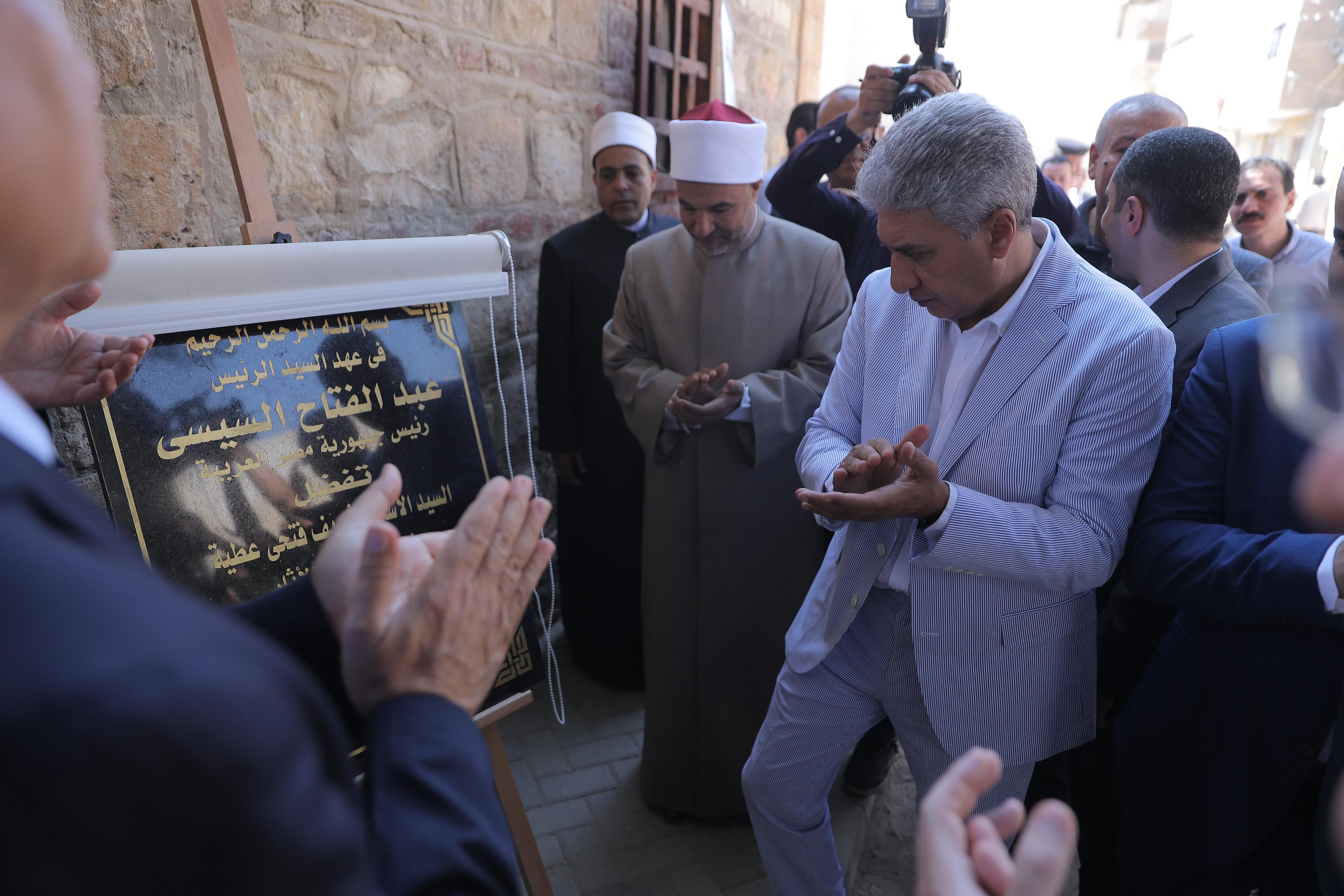 وزير السياحة ومحافظ القاهرة يفتتحان قبتي يحيي الشبيه وصفي الدين جوهر بعد ترميمهما