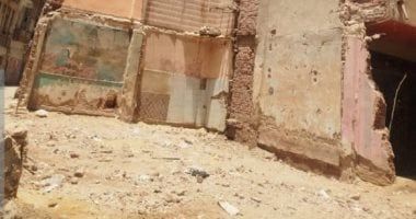 محافظ الجيزة: إزالة عقار آيل للسقوط بحارة سوق الأحد فى حى جنوب.. صور