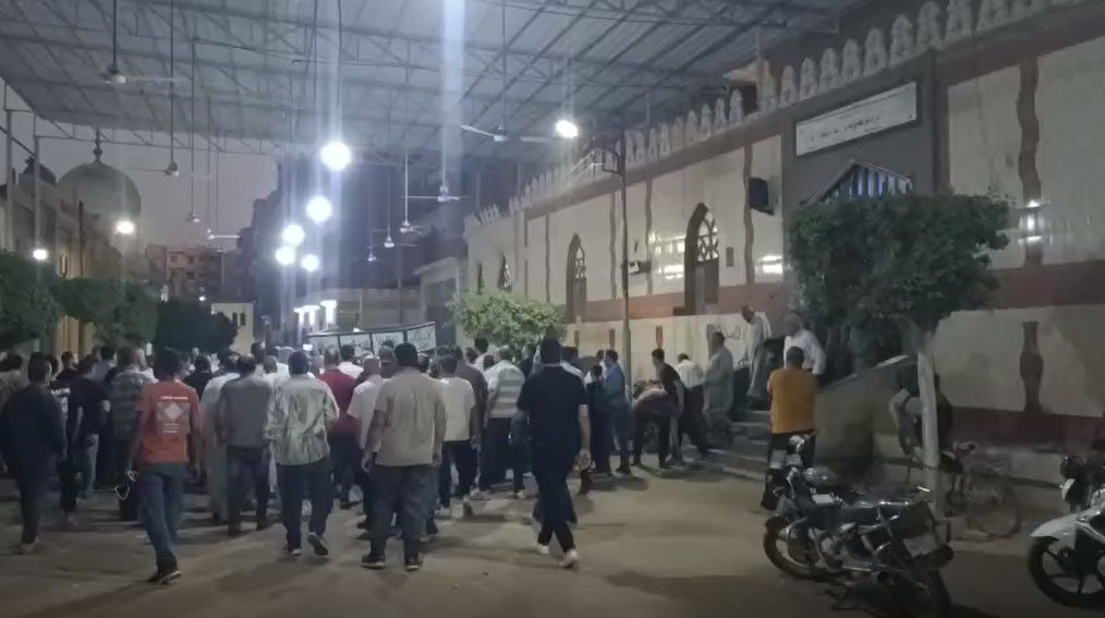 بالدموع والحزن.. ميت غمر تودع المهندس محمد طلعت ضحية سنترال رمسيس (فيديو)