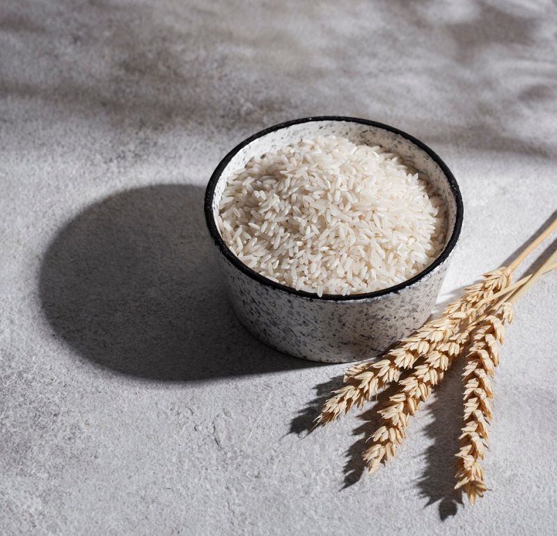 طريقة عمل ماسك الأرز للشعر: سرّ الجمال الآسيوي لشعر كثيف ولامع