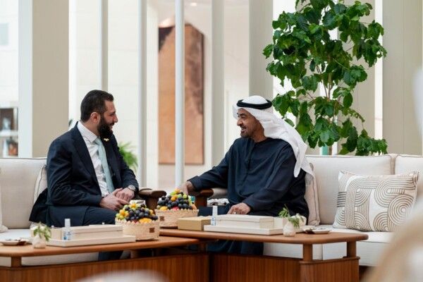 محمد بن زايد والشرع بحثا في الإمارات تطوير التعاون ومستجدات الأوضاع الإقليمية والدولية