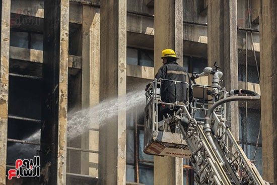 النيابة العامة تباشر التحقيق فى أسباب حريق سنترال رمسيس.. صور