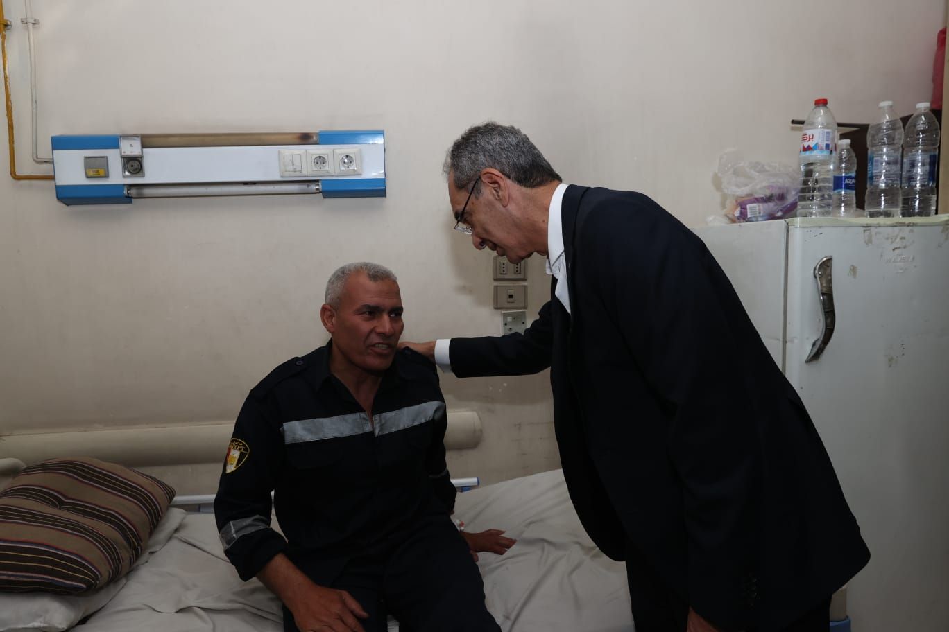 وزير الاتصالات: عودة الخدمات بشكل تدريجى خلال 24 ساعة