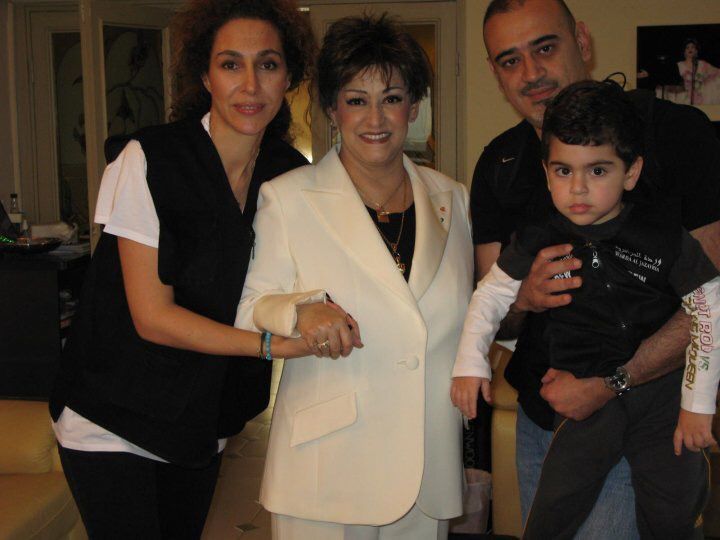 وردة الجزائرية بين الأمومة والفن: حكايات تُروى على لسان ابنها رياض وزوجته