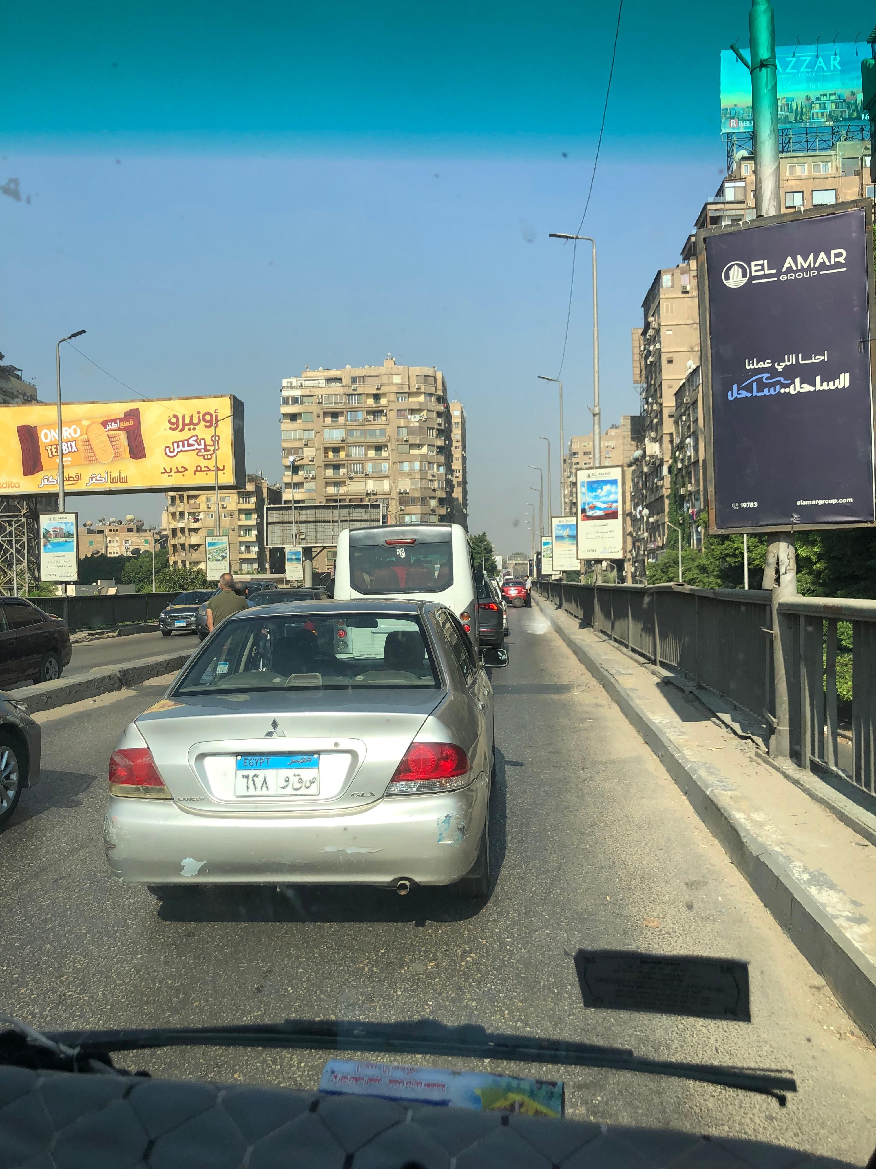 كثافات مرورية أعلى كوبرى أكتوبر بسبب عمليات تبريد حريق سنترال رمسيس.. صور