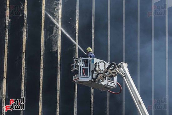 10 مشاهد من حريق سنترال رمسيس.. بطولات رجال الإطفاء وجدعنة المصريين الأبرز