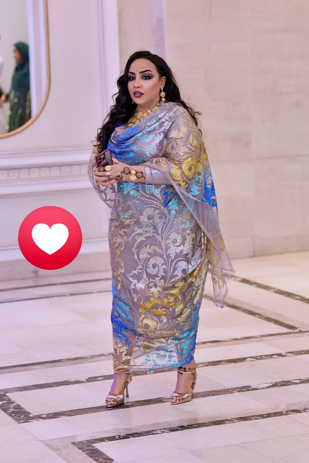 شاهد بالصورة.. السلطانة هدى عربي تسحر المتابعين بإطلالة مبهرة والجمهور يتغزل: (فرسة عاد في مشيتك)