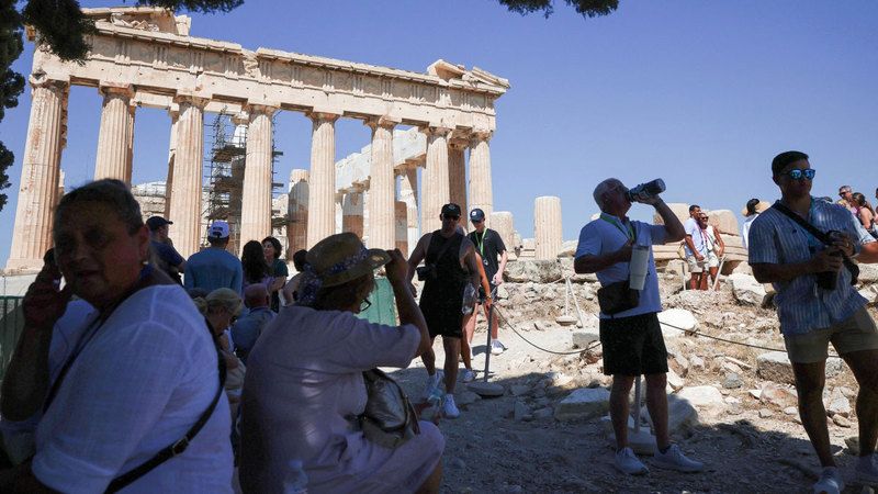 الامارات | الحر الشديد يُغلِق «الأكروبوليس» جزئياً