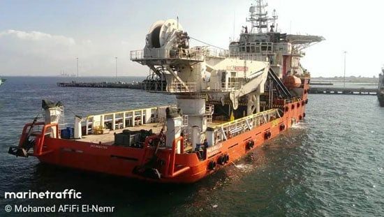 بالصور.. الدفع بالسفينة البرلس pms للمشاركة فى البحث عن المفقودين الثلاثة بحادث البارج أدمارين 12 بمنطقة جبل الزيت