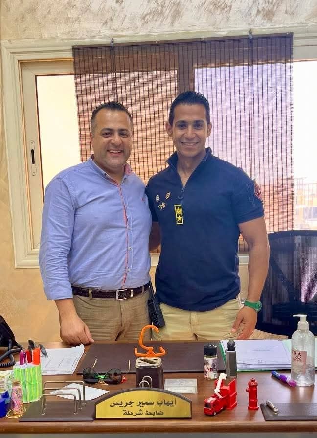 بطل من الحماية المدنية.. أنقذ عالقين من أعلى سطح مبنى سنترال رمسيس