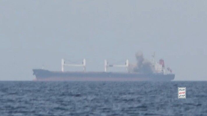 "أنصار الله" نشرت مشاهد من استهداف وإغراق السفينة "إترنيتي سي" التي كانت متجهة إلى ميناء إيلات