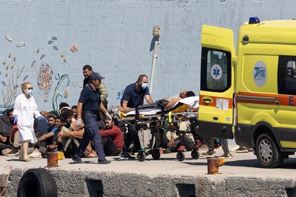 إنقاذ أكثر من 500 مهاجر قبالة جزيرة في اليونان