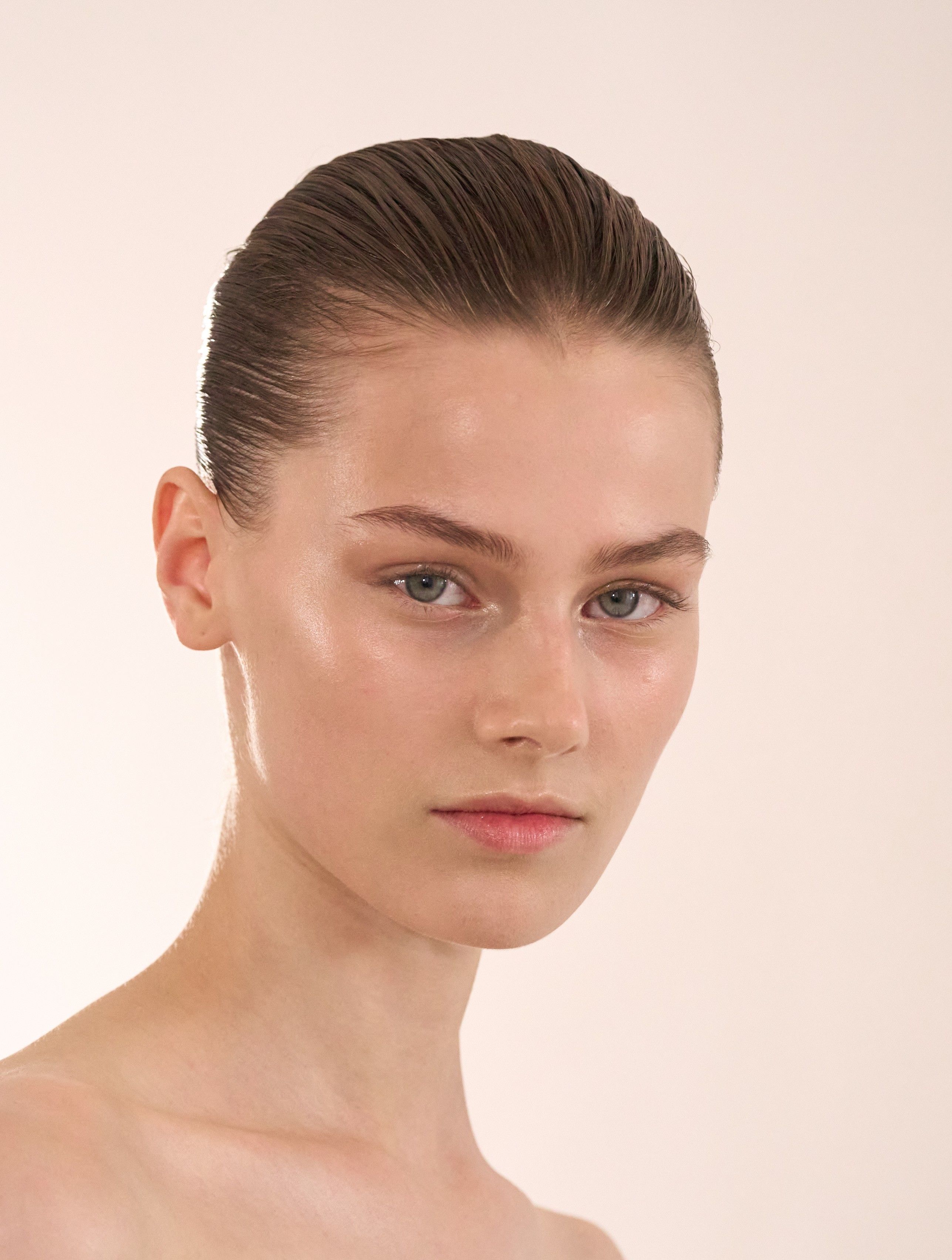 صيحات مكياج تُوازِن بين الرقيّ والجرأة من اليوم الثاني لأسبوع الموضة في باريس