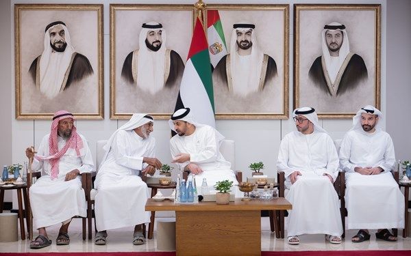 حمدان بن زايد يقوم بجولة تفقدية في مدينة السلع ويلتقي المواطنين