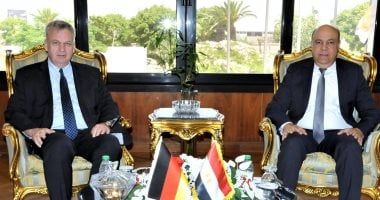 وزير الطيران يبحث مع السفير الألماني تعزيز التعاون فى تطوير المطارات
