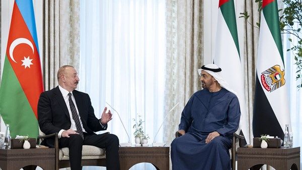 رئيس الدولة ورئيس أذربيجان يبحثان علاقات التعاون بين البلدين