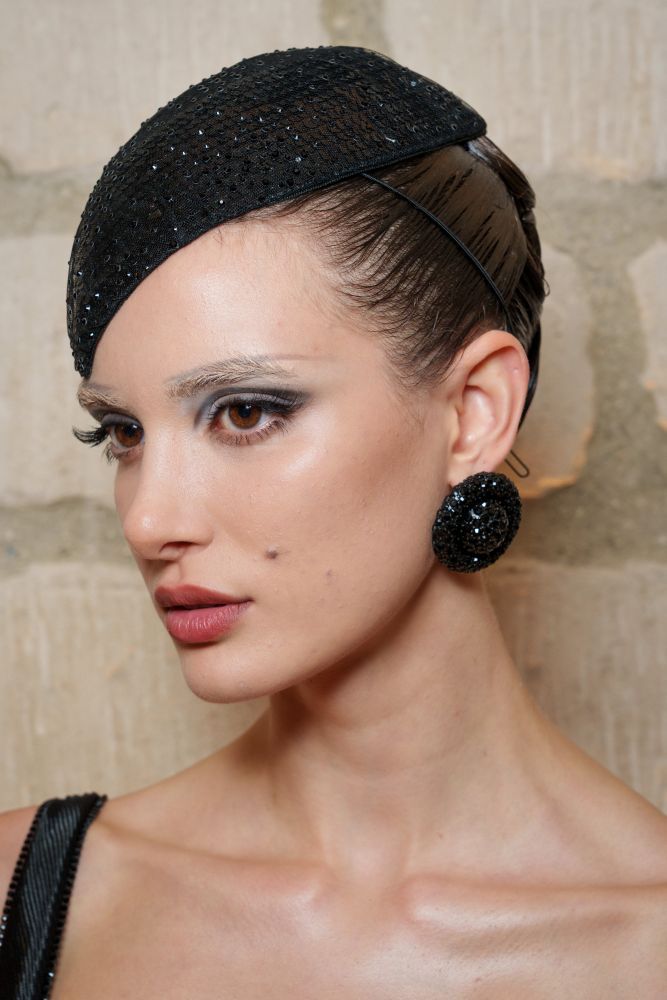 صيحات مكياج تُوازِن بين الرقيّ والجرأة من اليوم الثاني لأسبوع الموضة في باريس