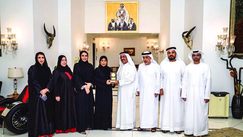 الامارات | حشر بن مكتوم يطلع على استراتيجية جمعية الصحفيين وخططها المستقبلية