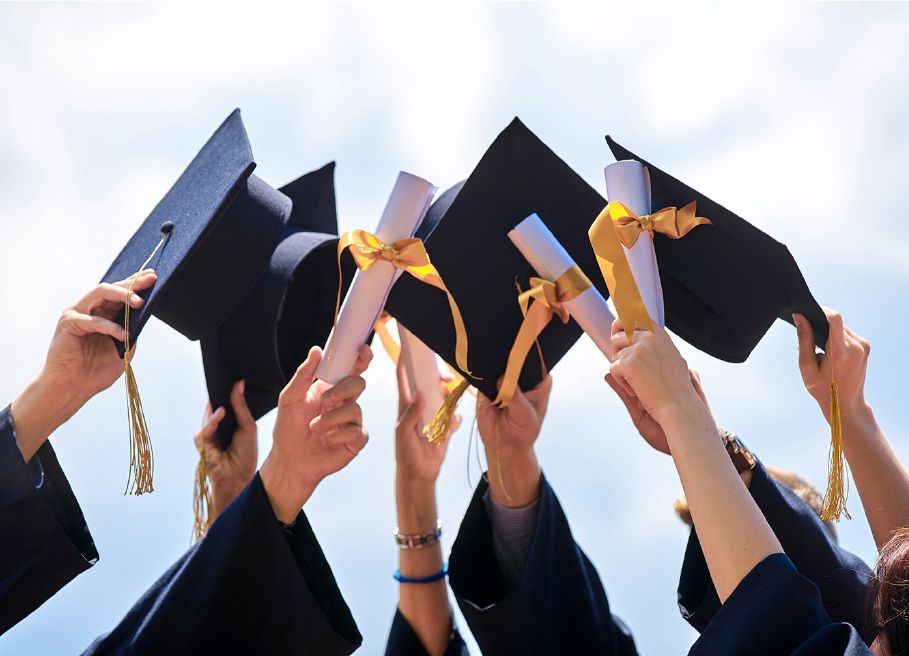 الامارات | إلى متفوقي الثانوية.. تعرفوا إلى المنح الجامعية المتوفرة  داخل الدولة