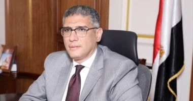 محافظ الجيزة: منظومة إلكترونية ذكية لمراقبة وتنظيم مواقف السرفيس