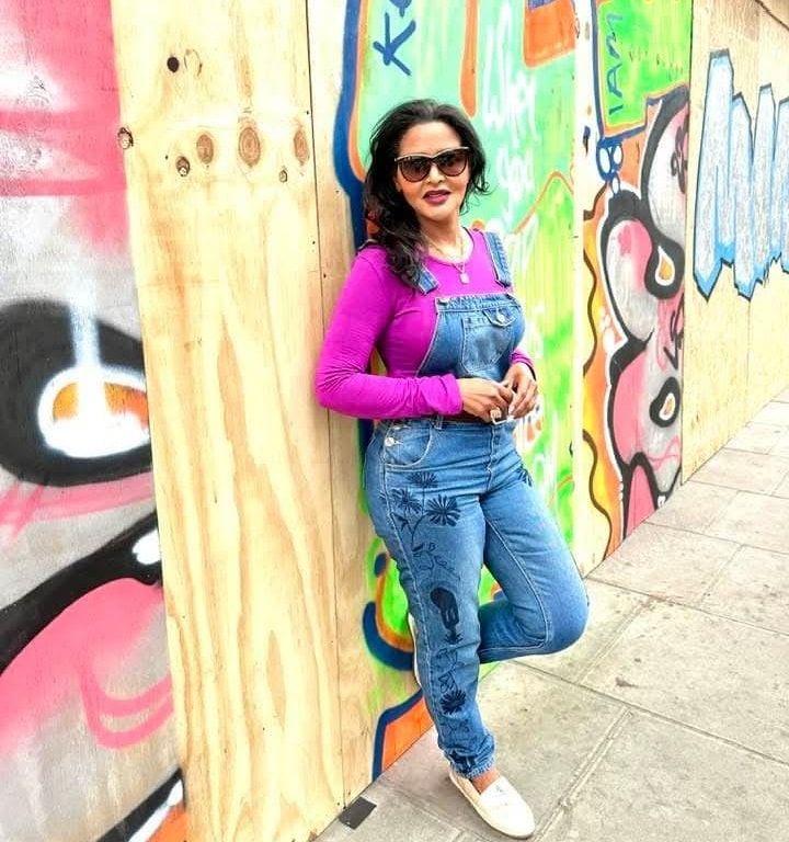 شاهد بالصور.. بعد أيام قليلة من تعيينه.. الحسناء “جدية” زوجة وزير الصحة السوداني تتصدر “الترند” بإطلالة مبهرة