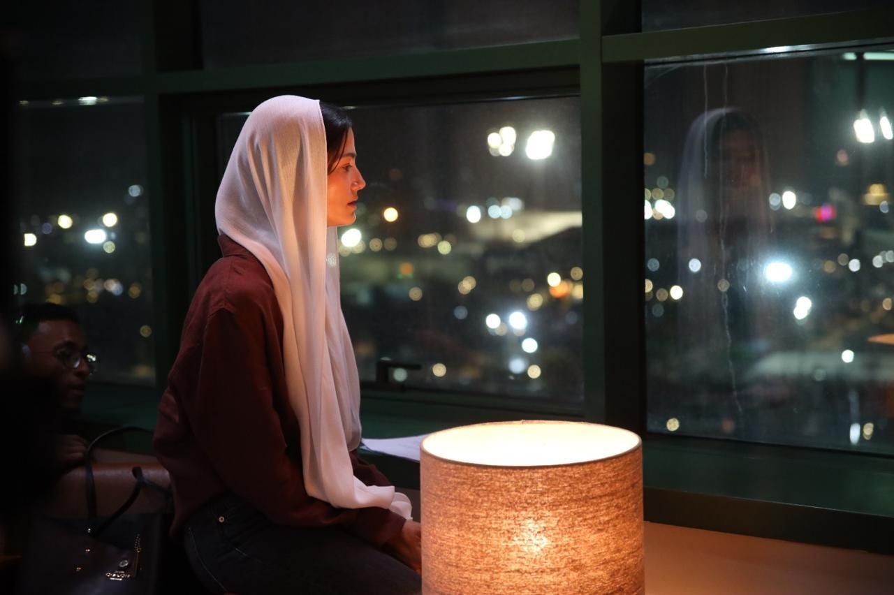 هكذا تظهر تارا عماد في حكاية Just You من مسلسل ما تراه ليس كما يبدو