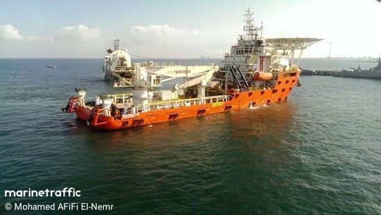 بالصور.. الدفع بالسفينة البرلس pms للمشاركة فى البحث عن المفقودين الثلاثة بحادث البارج أدمارين 12 بمنطقة جبل الزيت
