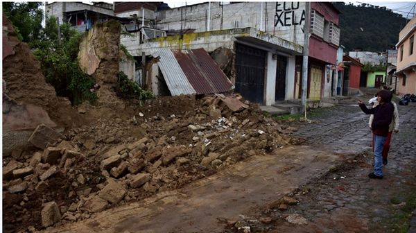 زلازل جواتيمالا تتسبب بانهيارات أرضية وعمليات إجلاء