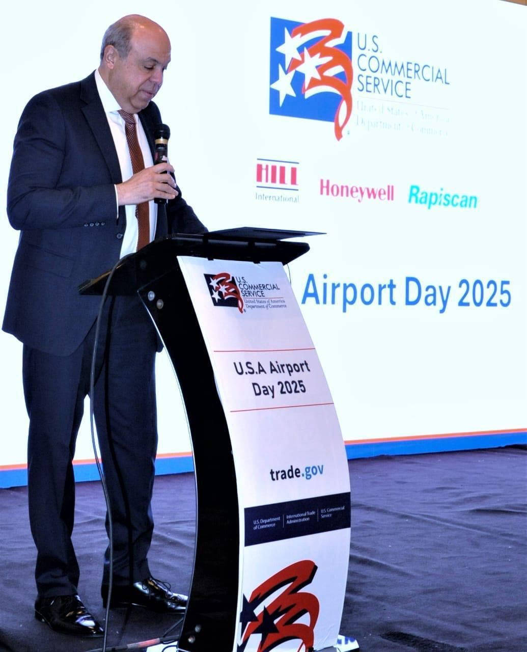 وزير الطيران يشارك فى ندوة بعنوان "Airport Day" بدعوة من السفارة الأمريكية