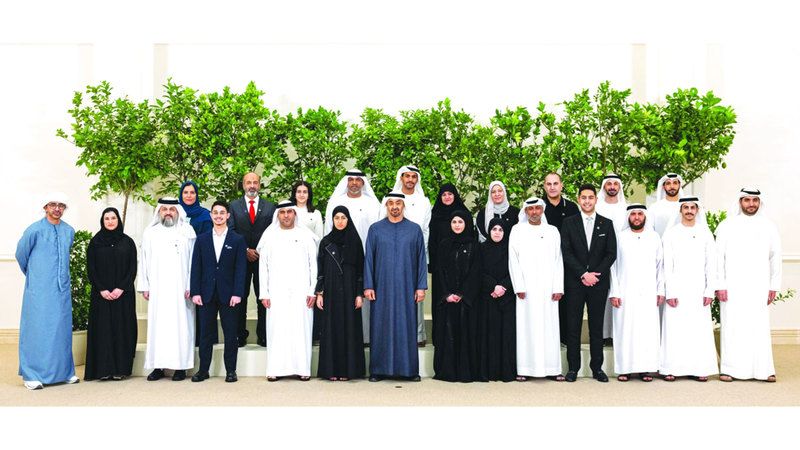 الامارات | رئيس الدولة لأوائل الثانوية العامة: وطنكم يراهن على جهودكم وتميزكم في خدمتـه ورفـعة شـأنه