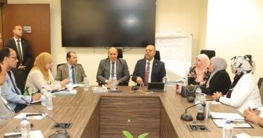 وزير العمل يوجه بتكثيف حملات التفتيش لضمان الالتزام بالحد الأدنى للأجور