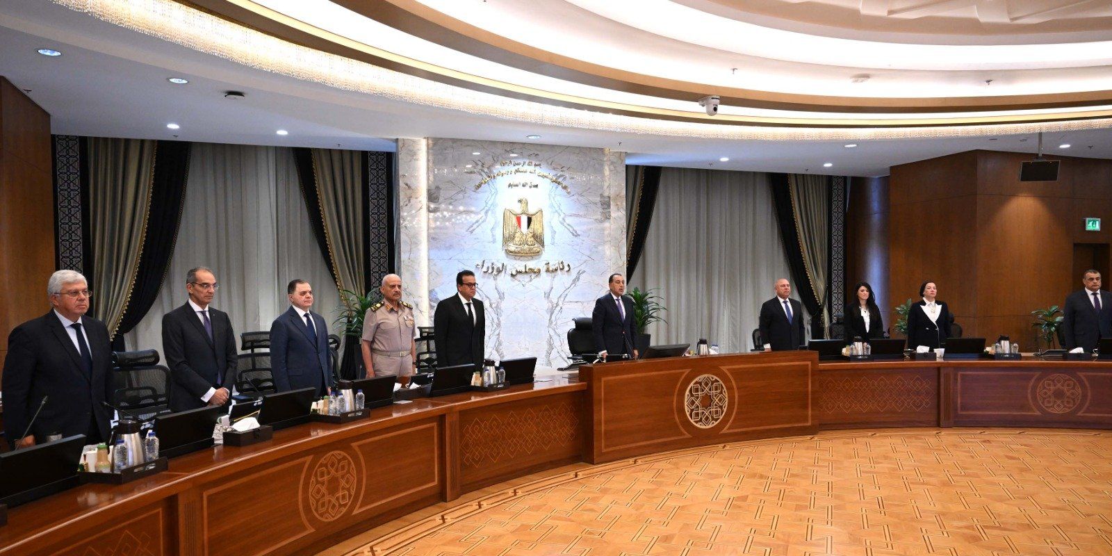 مجلس الوزراء يقف دقيقة حداد على شهداء "الدائرى الإقليمى" و"سنترال رمسيس"