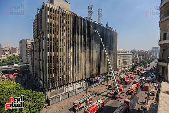 10 مشاهد من حريق سنترال رمسيس.. بطولات رجال الإطفاء وجدعنة المصريين الأبرز