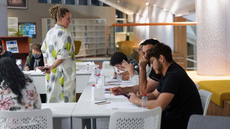 الامارات | روّاد مكتبة محمد بن راشد يفتحون الأطالس والخرائط