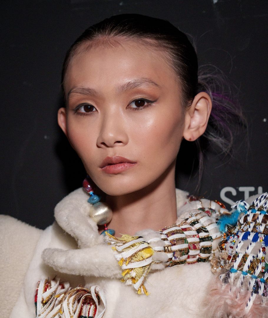 صيحات مكياج تُوازِن بين الرقيّ والجرأة من اليوم الثاني لأسبوع الموضة في باريس