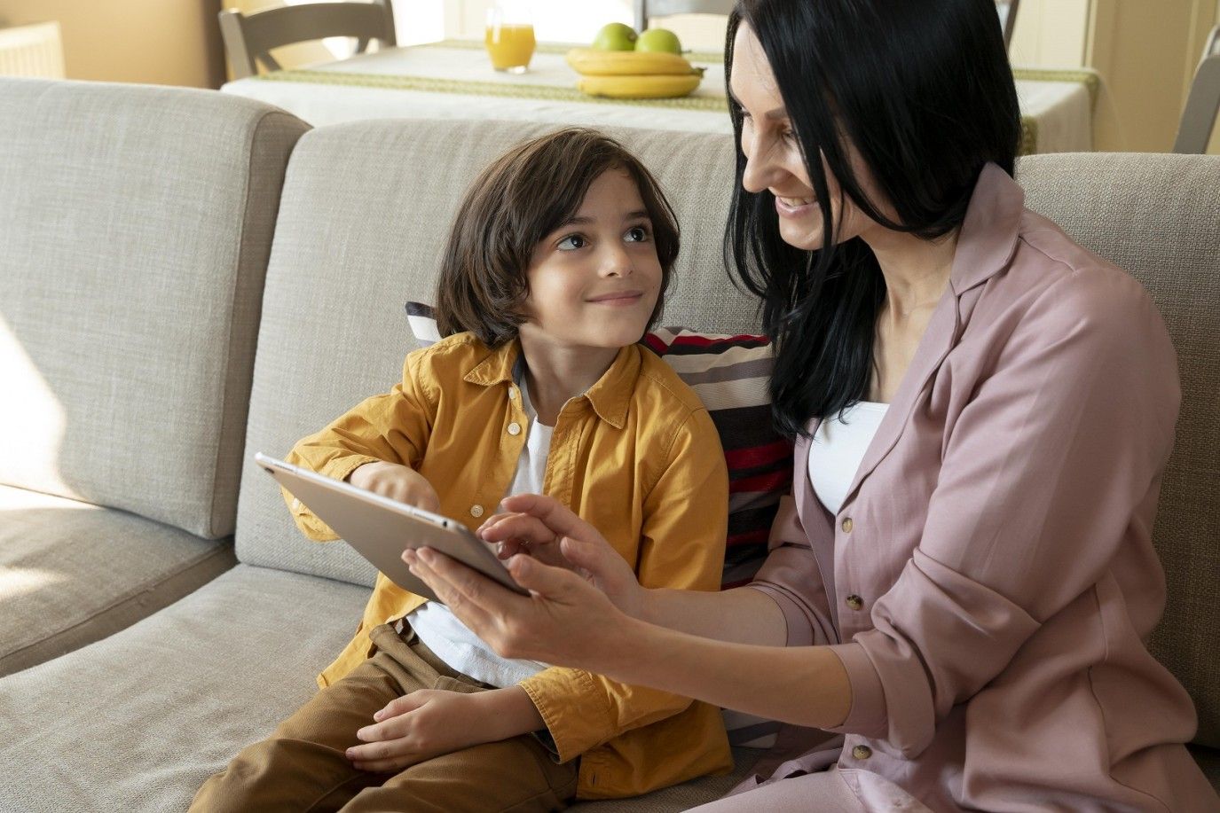 الأمومة الرقمية: أخطاء ترتكبينها تُهدد خصوصية أطفالك