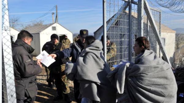 اليونان تتوقف عن قبول طلبات لجوء المهاجرين