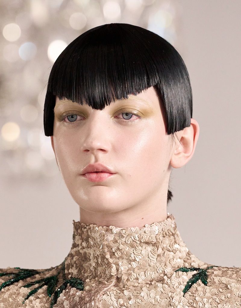 تسريحات شعر من أسبوع الهوت كوتور في باريس.. لمسات تُعيد رسم الأناقة الشتوية