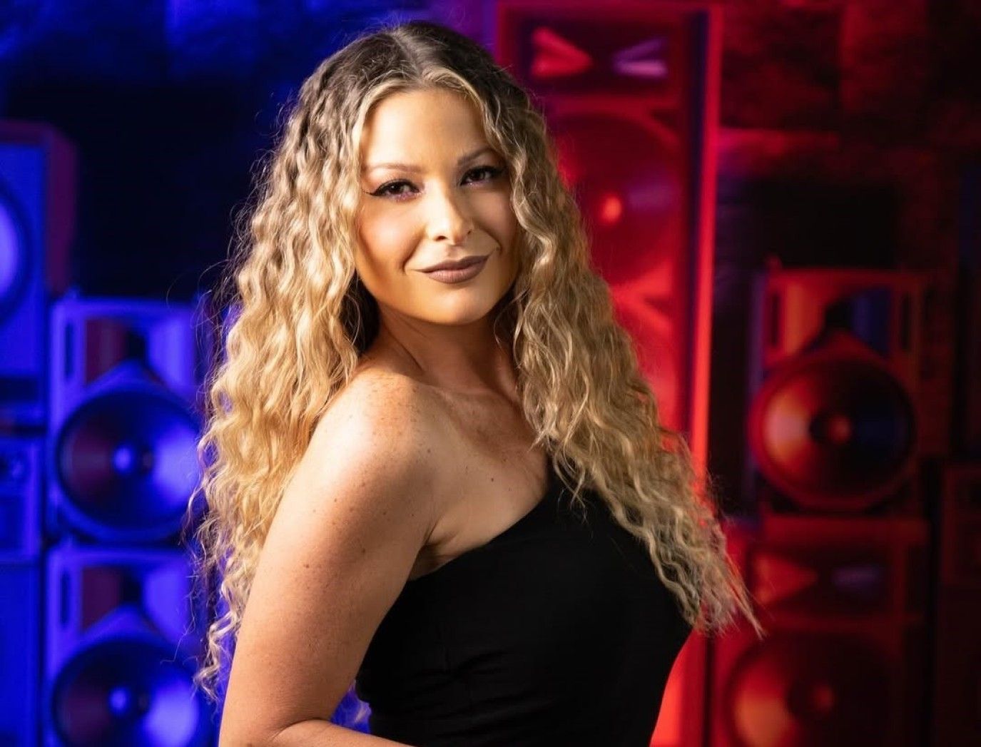 باميلا الكيك تكشف عن تعرضها لكسر في يدها بسبب ممثل خلال تصوير مسلسل آسر وتتكتم عن اسمه 