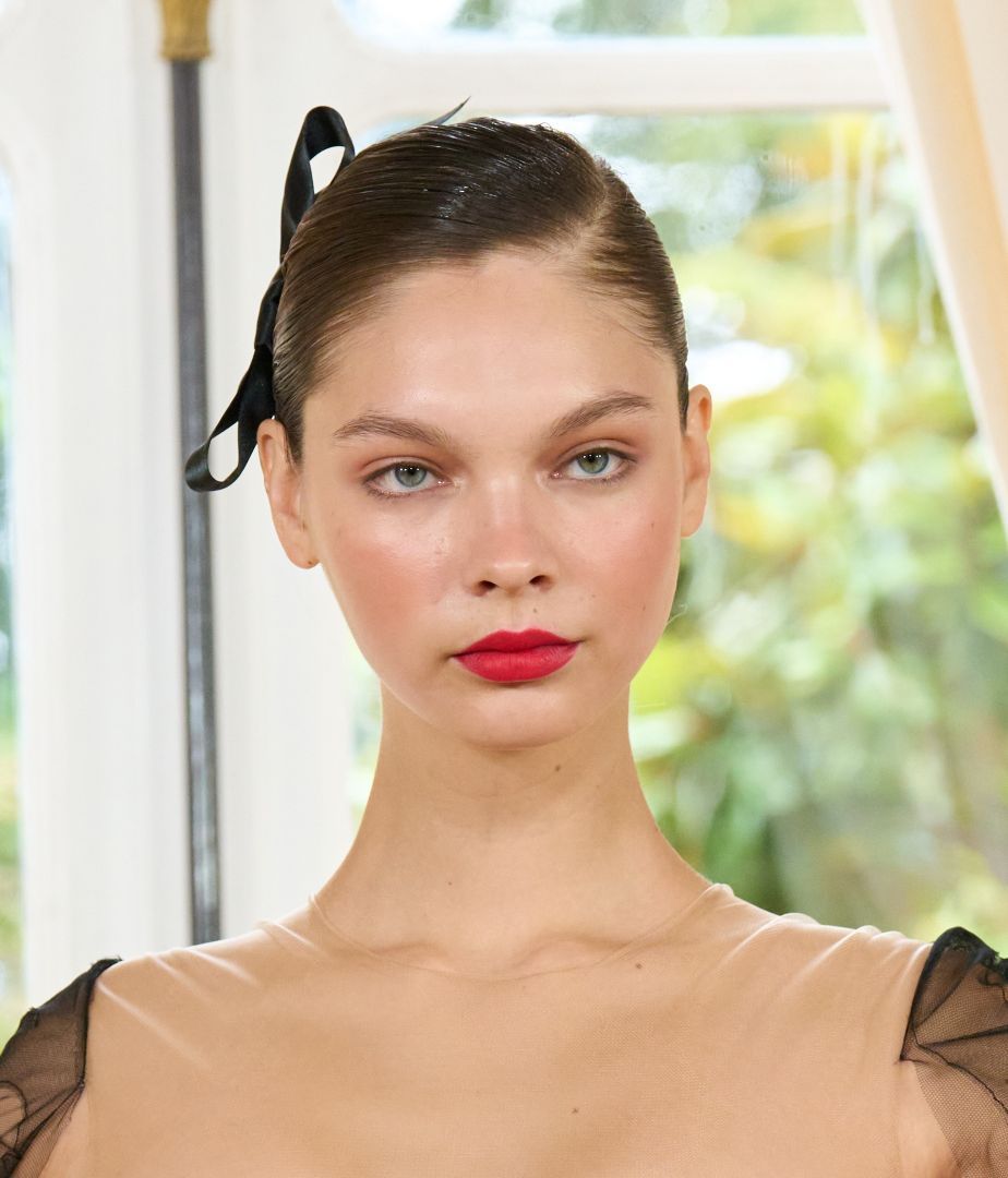 صيحات مكياج تُوازِن بين الرقيّ والجرأة من اليوم الثاني لأسبوع الموضة في باريس